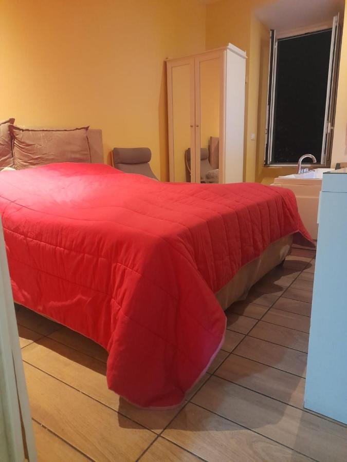 Apt B.H Rome Luaran gambar