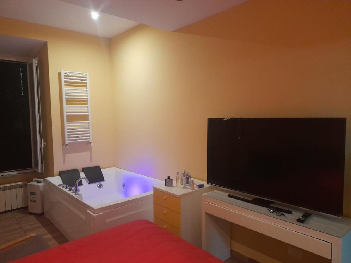Apt B.H Rome Luaran gambar