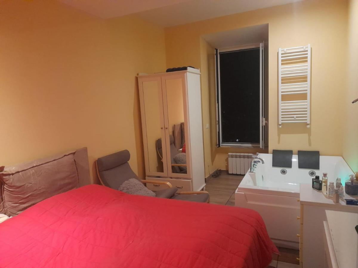 Apt B.H Rome Luaran gambar